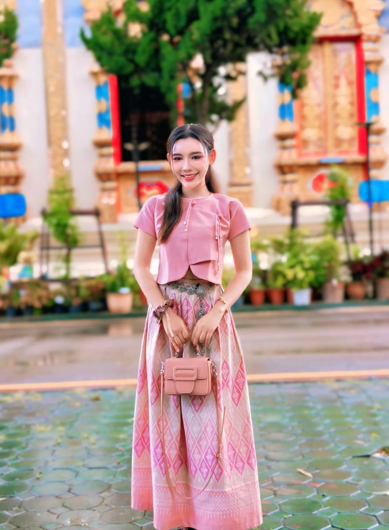 High fashion editorial shoot with Nim Ruethaikarn (nim_rtk), professional Model in Chiang Mai, wearing designer clothing. | การถ่ายแบบแฟชั่นชั้นสูงของ นิ่ม ฤทัยกาญจน์ (nim_rtk) นางแบบเชียงใหม่